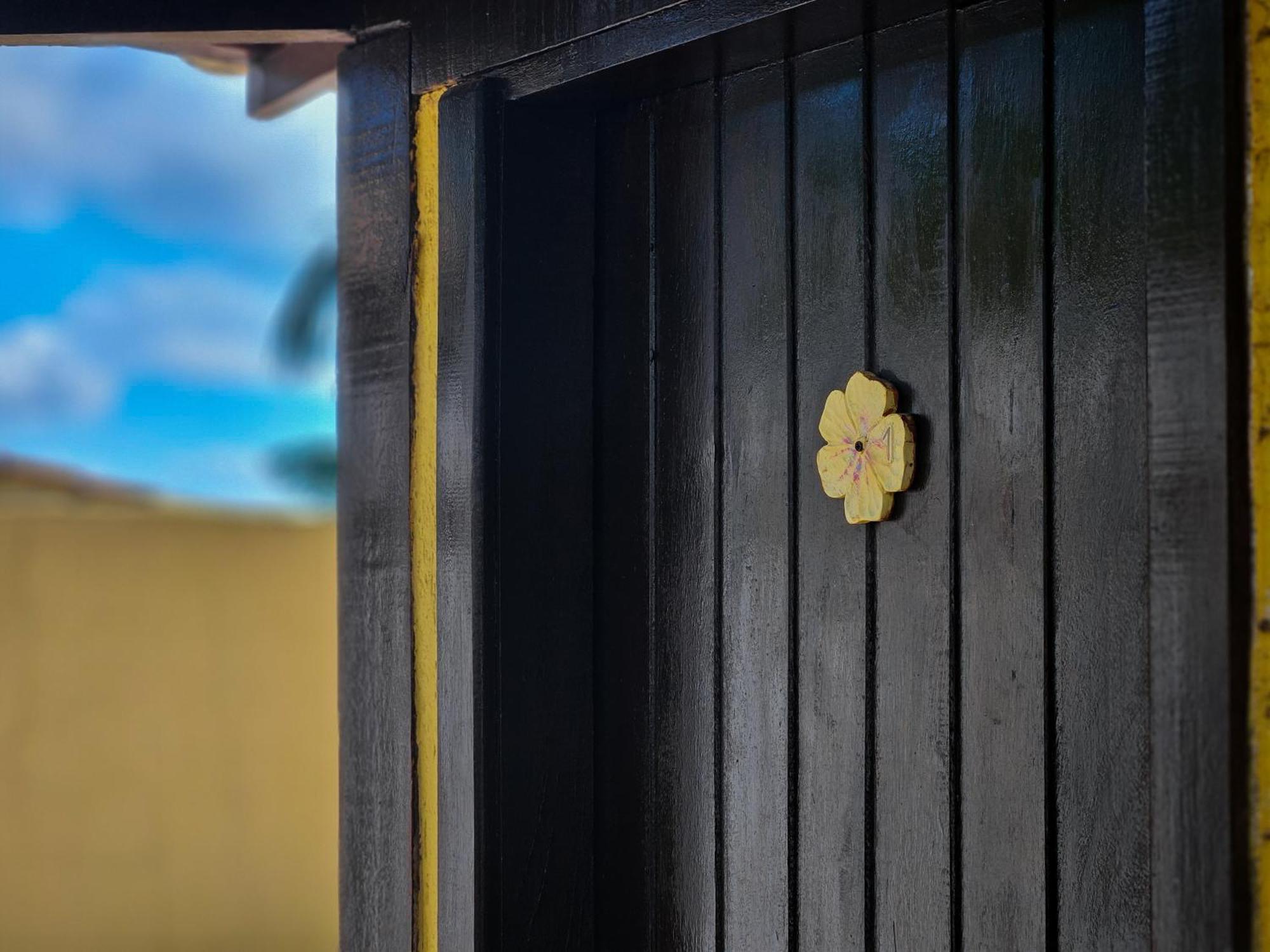 Bliss Hotéis Bella Vista Búzios Exterior foto A golden flower-shaped knob on a door