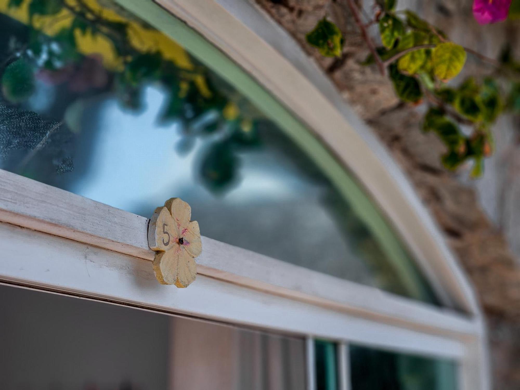 Bliss Hotéis Bella Vista Búzios Exterior foto A window latch