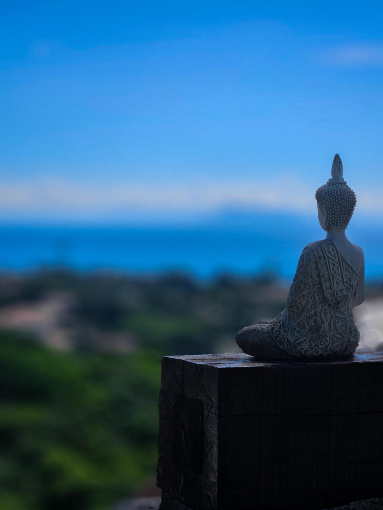 Bliss Hotéis Bella Vista Búzios Exterior foto A statue of the Buddha