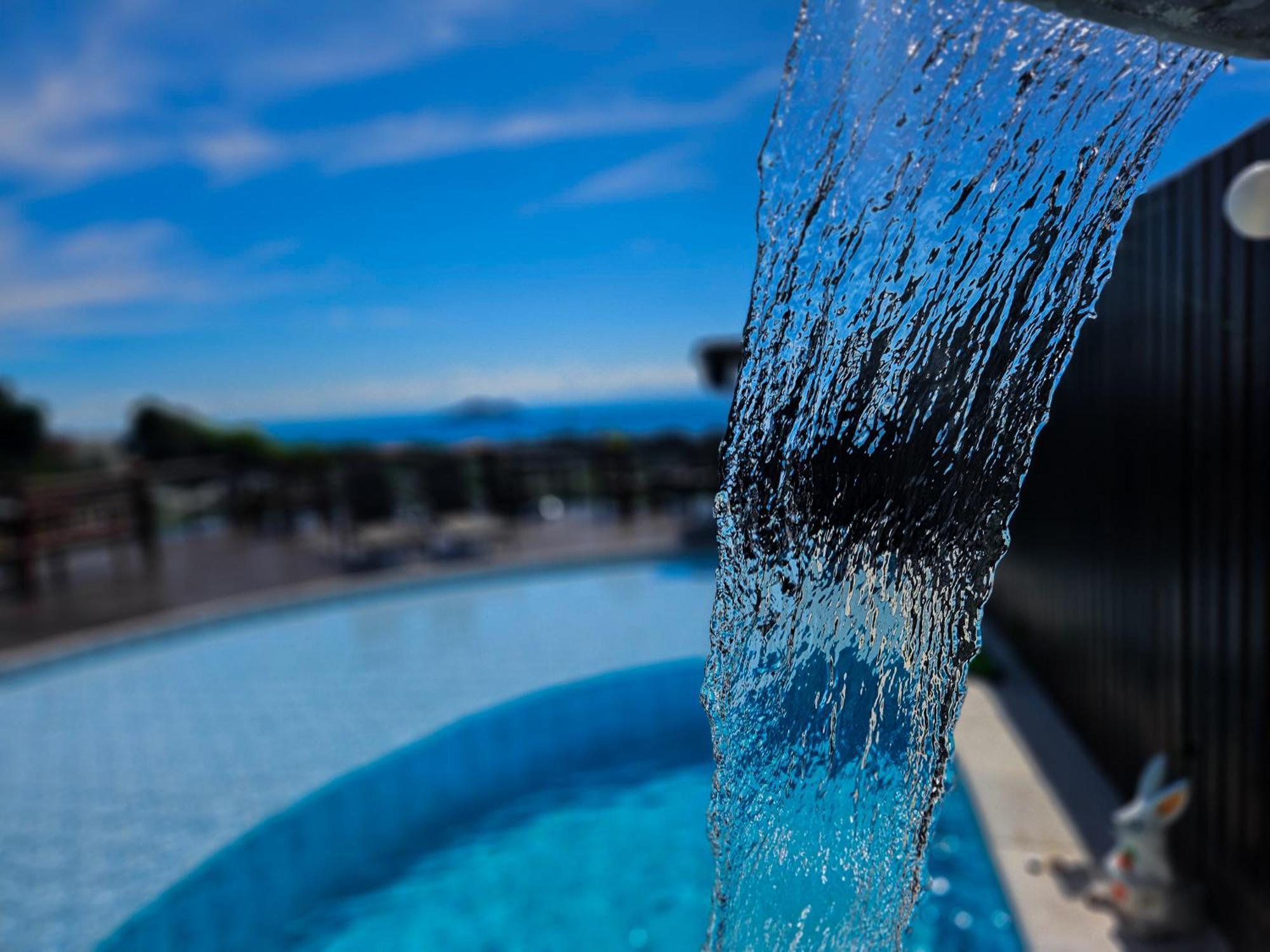 Bliss Hotéis Bella Vista Búzios Exterior foto A shower at a swimming pool